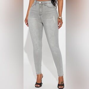 Distressed High Rise Booty Lifting Skinny Jeans Gray Wash Size 11 NWT